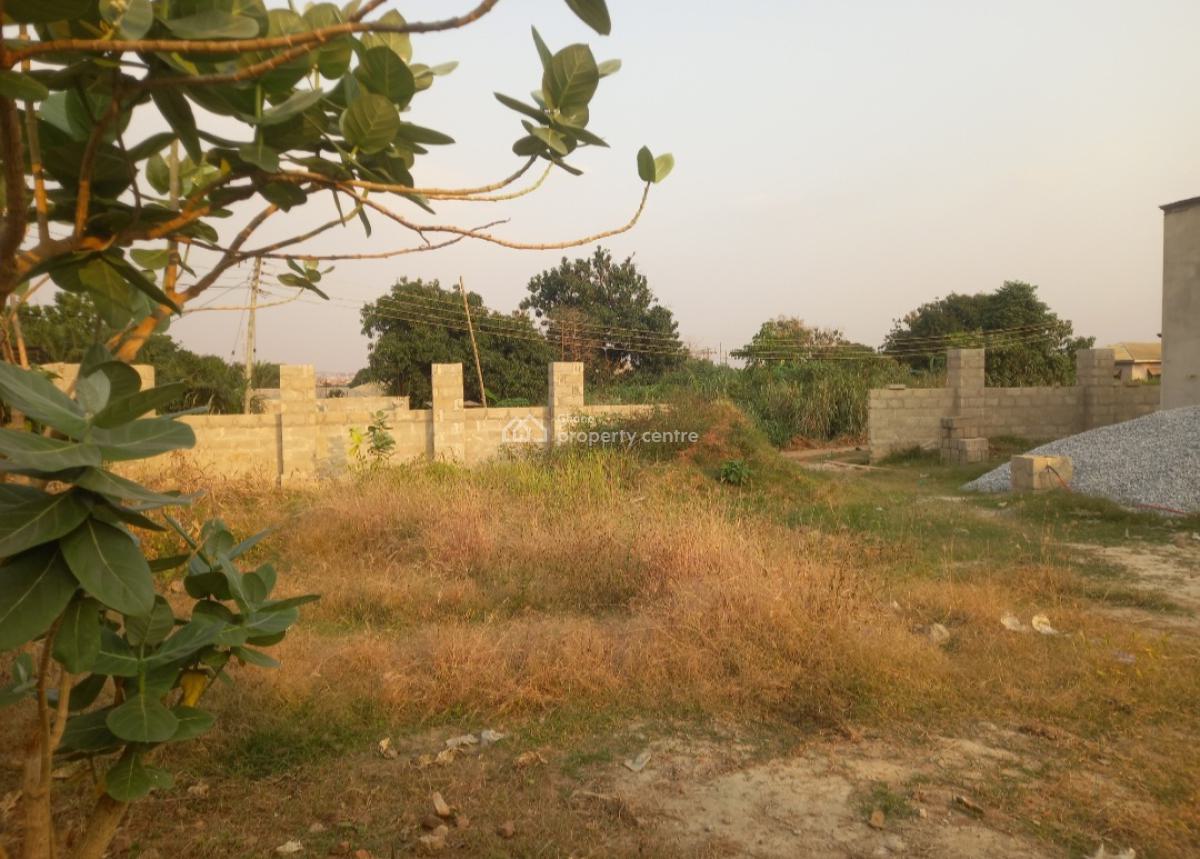 6 Bedrooms  ( 2 Separate Houses), Asuofia Asaaman,  on Abrepo Road., Kumasi Metropolitan, Ashanti, House for Sale
