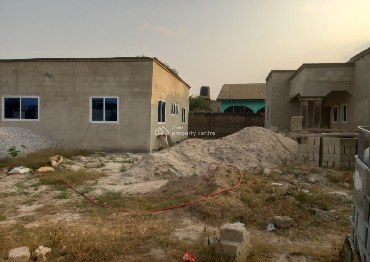 6 Bedrooms  ( 2 Separate Houses), Asuofia Asaaman,  on Abrepo Road., Kumasi Metropolitan, Ashanti, House for Sale