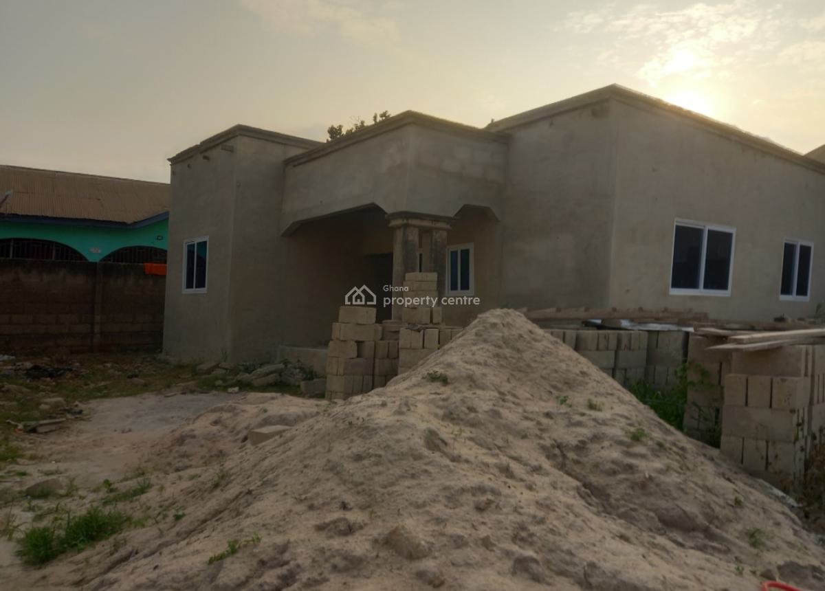 6 Bedrooms  ( 2 Separate Houses), Asuofia Asaaman,  on Abrepo Road., Kumasi Metropolitan, Ashanti, House for Sale
