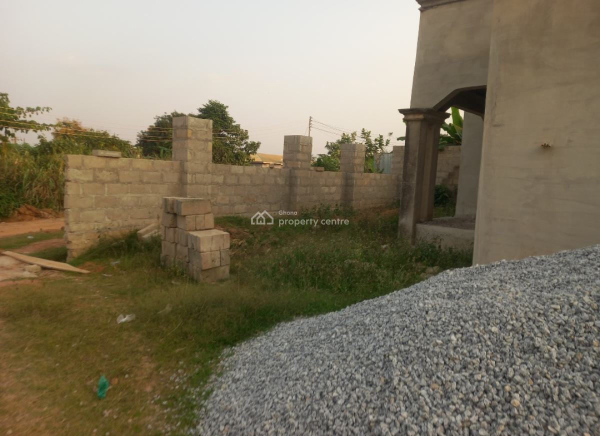 6 Bedrooms  ( 2 Separate Houses), Asuofia Asaaman,  on Abrepo Road., Kumasi Metropolitan, Ashanti, House for Sale