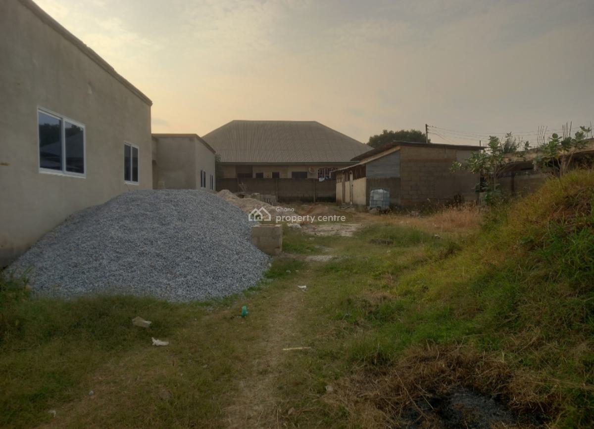 6 Bedrooms  ( 2 Separate Houses), Asuofia Asaaman,  on Abrepo Road., Kumasi Metropolitan, Ashanti, House for Sale