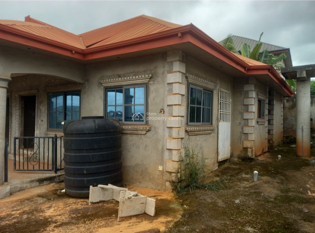 6 Bedrooms, Nkronsa, on Santasi Anwiankwanta Road., Kumasi Metropolitan, Ashanti, House for Sale