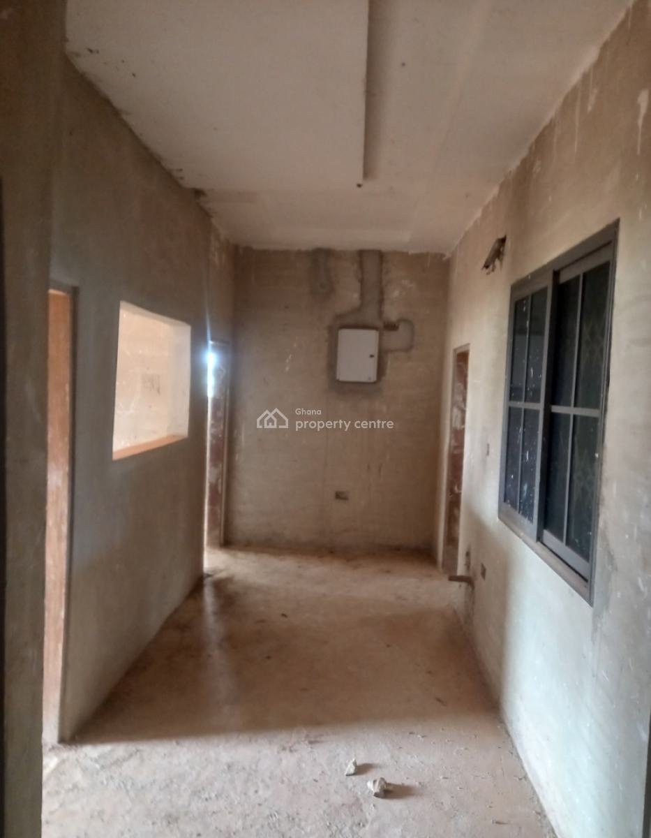 6 Bedrooms, Nkronsa, on Santasi Anwiankwanta Road., Kumasi Metropolitan, Ashanti, House for Sale