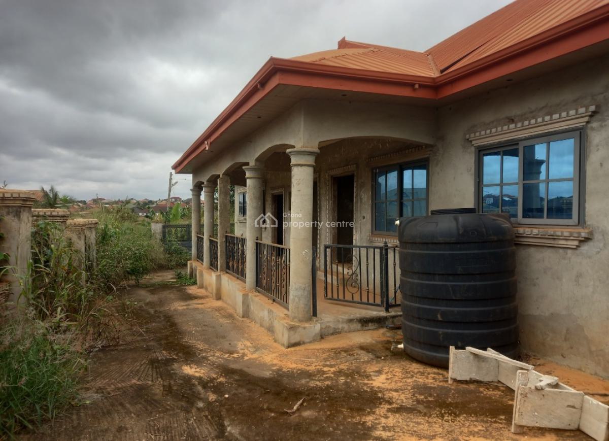 6 Bedrooms, Nkronsa, on Santasi Anwiankwanta Road., Kumasi Metropolitan, Ashanti, House for Sale