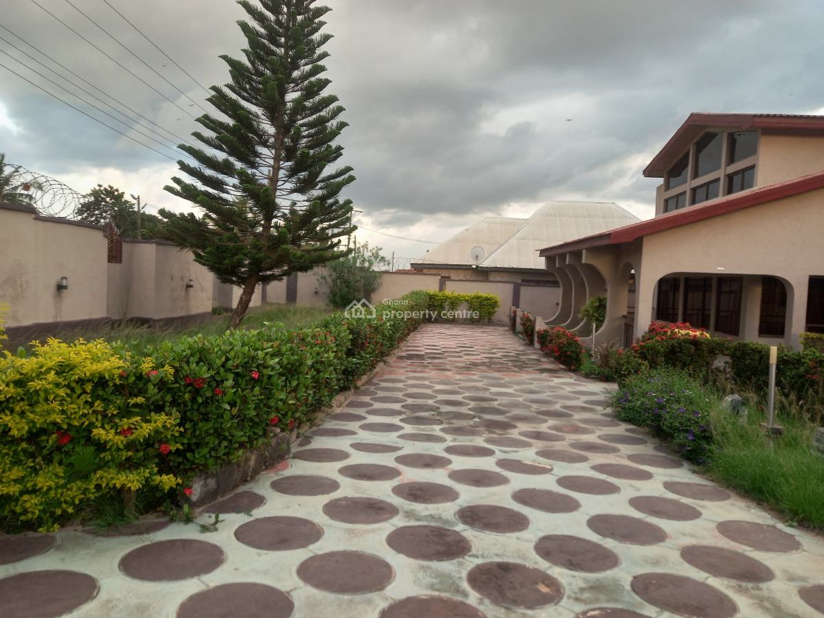7 Bedrooms, Fumesua, on Tech Ejisu Road., Kumasi Metropolitan, Ashanti, House for Sale