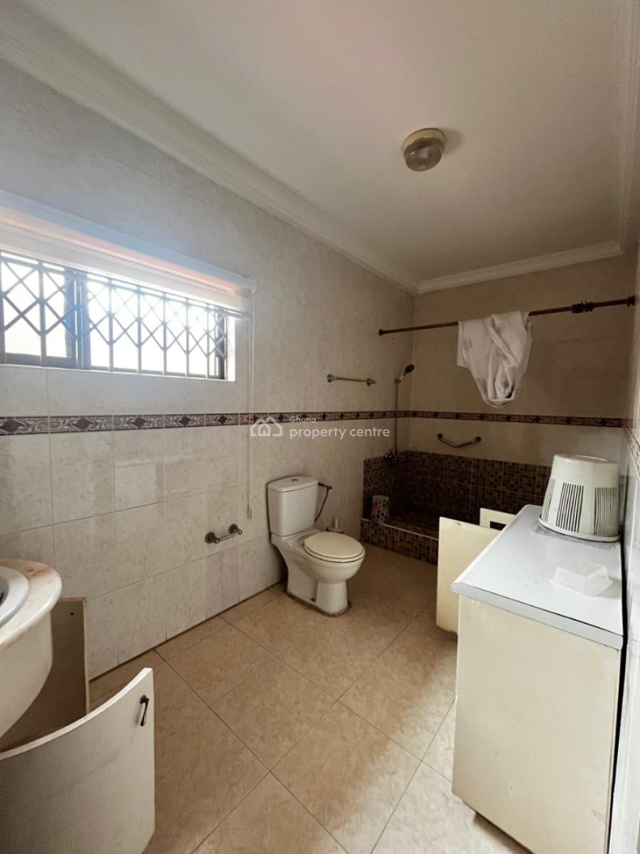 Luxury 4-bedroom House  in East Airport, East Airport, East Airport, Airport Residential Area, Accra, Detached Bungalow for Sale