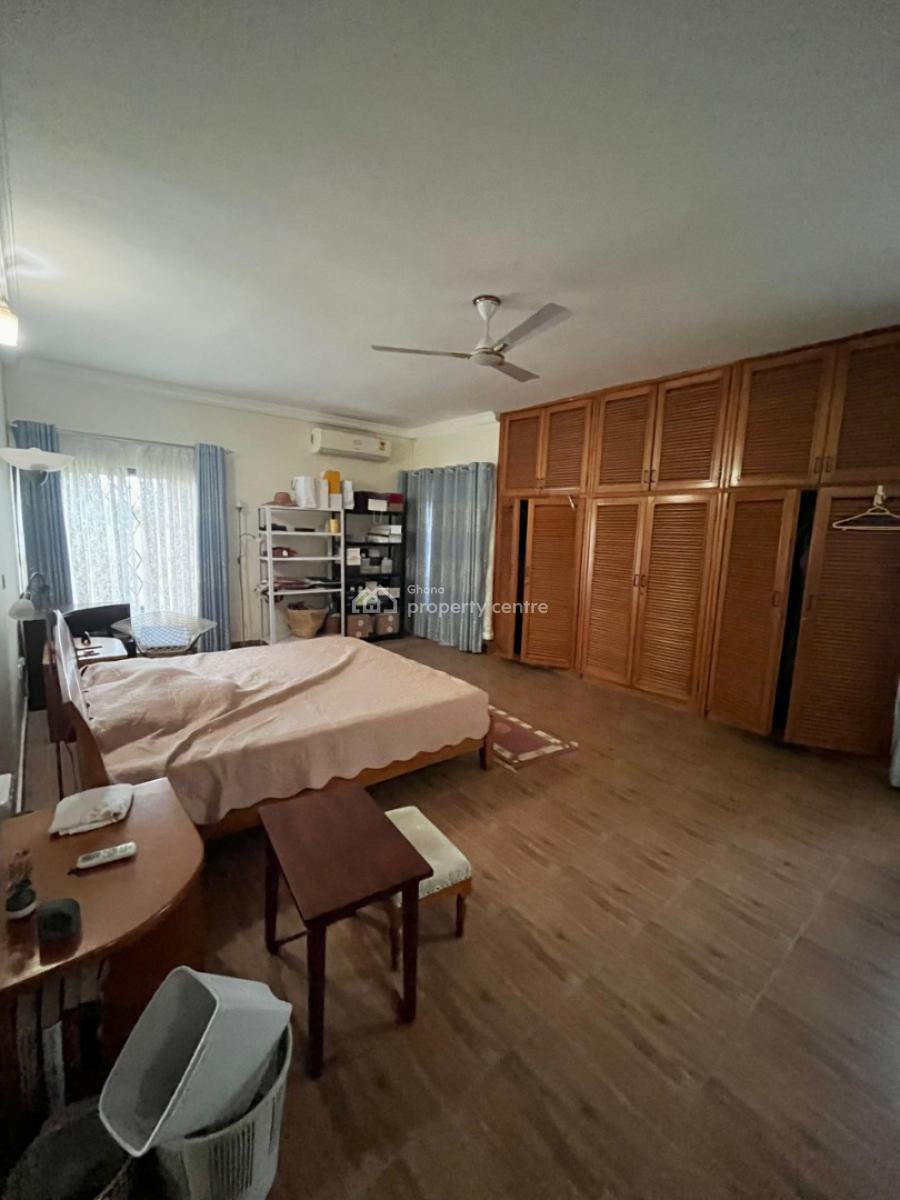 Luxury 4-bedroom House  in East Airport, East Airport, East Airport, Airport Residential Area, Accra, Detached Bungalow for Sale