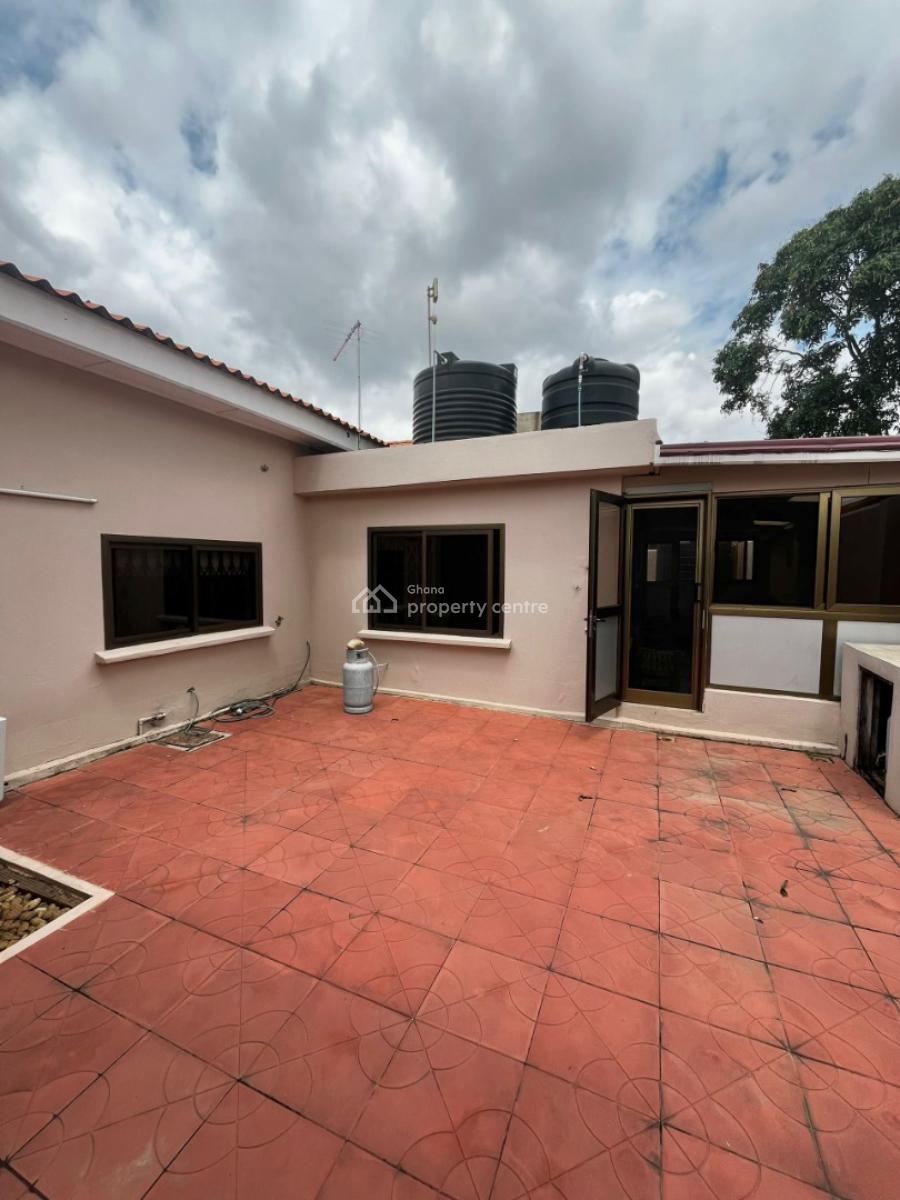 Luxury 4-bedroom House  in East Airport, East Airport, East Airport, Airport Residential Area, Accra, Detached Bungalow for Sale
