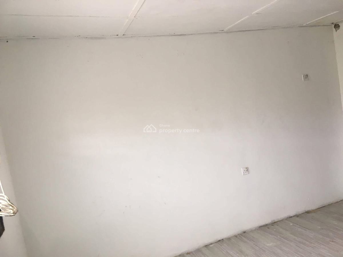 Single Room Shared Washroom, Oxford Street, Osu, Accra, Apartment for Rent