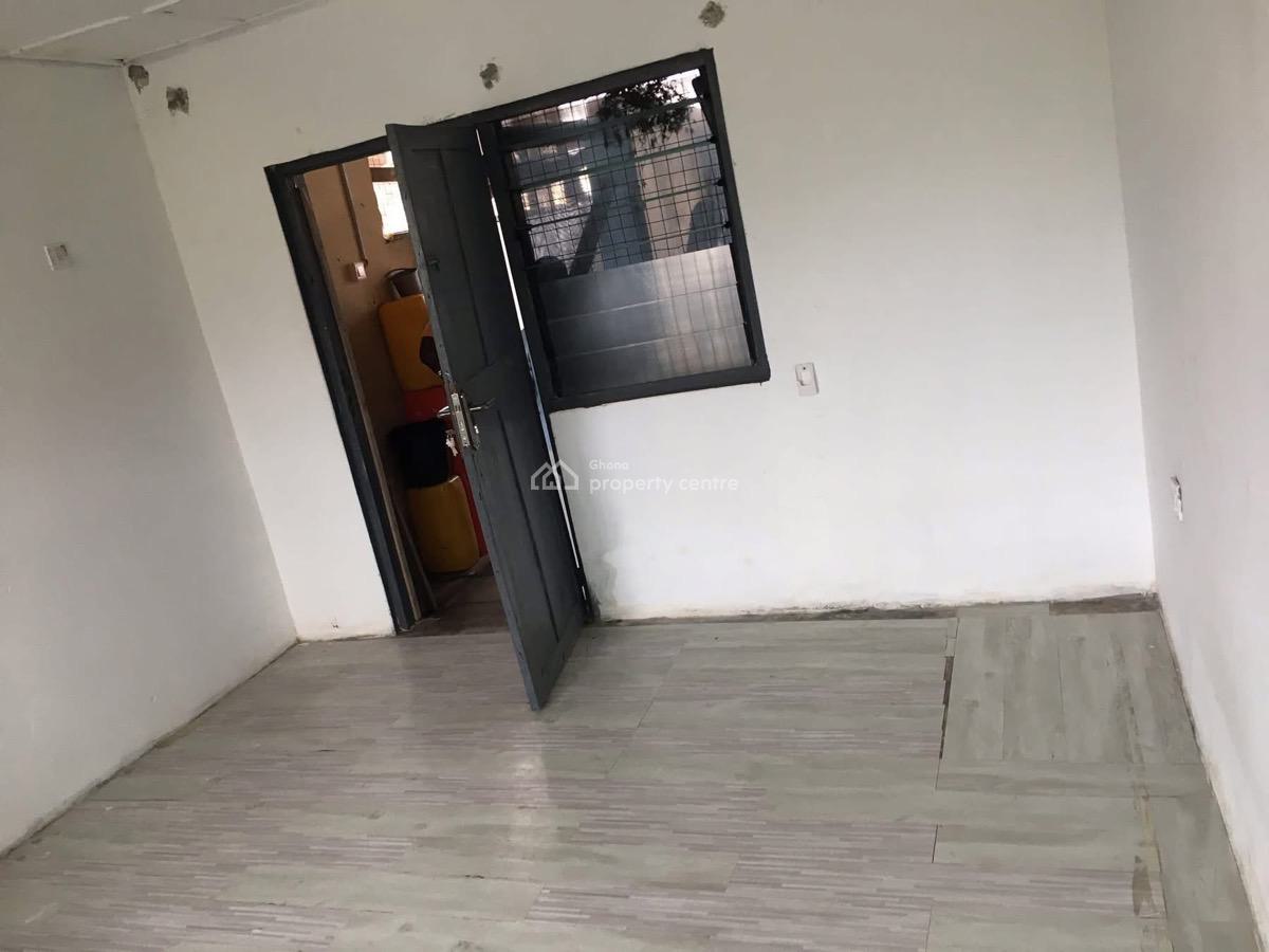 Single Room Shared Washroom, Oxford Street, Osu, Accra, Apartment for Rent