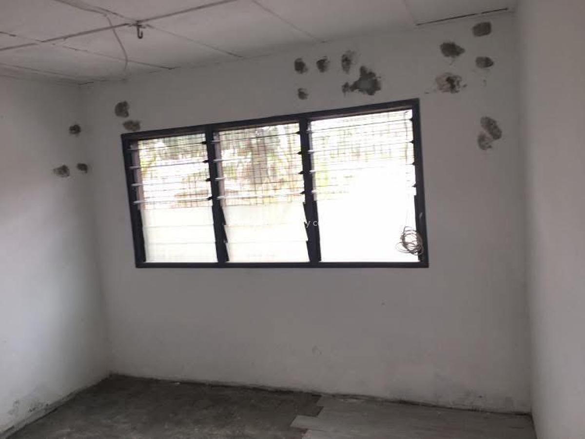 Single Room Shared Washroom, Oxford Street, Osu, Accra, Apartment for Rent