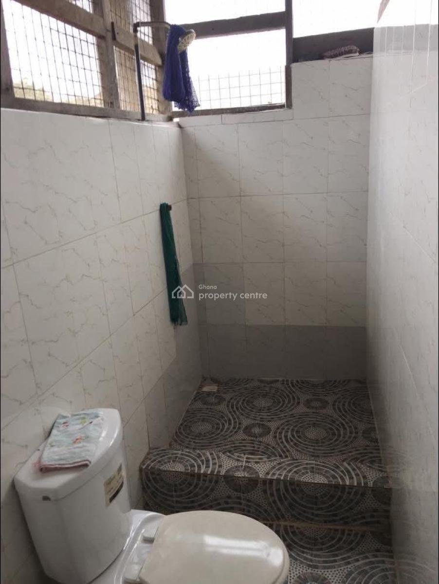 Single Room Shared Washroom, Oxford Street, Osu, Accra, Apartment for Rent