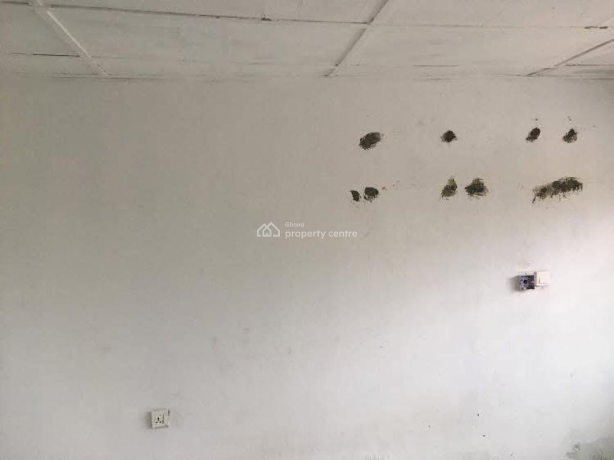 Single Room Shared Washroom, Oxford Street, Osu, Accra, Apartment for Rent