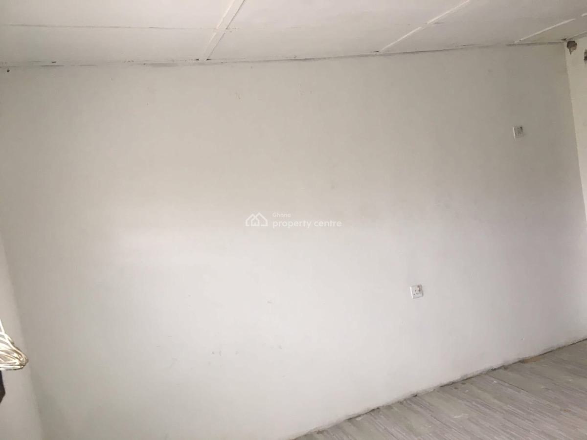 Single Room Shared Washroom, Oxford Street, Osu, Accra, Apartment for Rent
