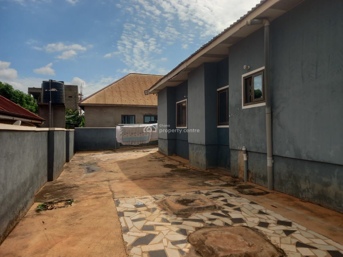 Guest House  ( Operational), Kodie Apagya, Near Kronum Afrancho., Kumasi Metropolitan, Ashanti, Hotel / Guest House for Sale