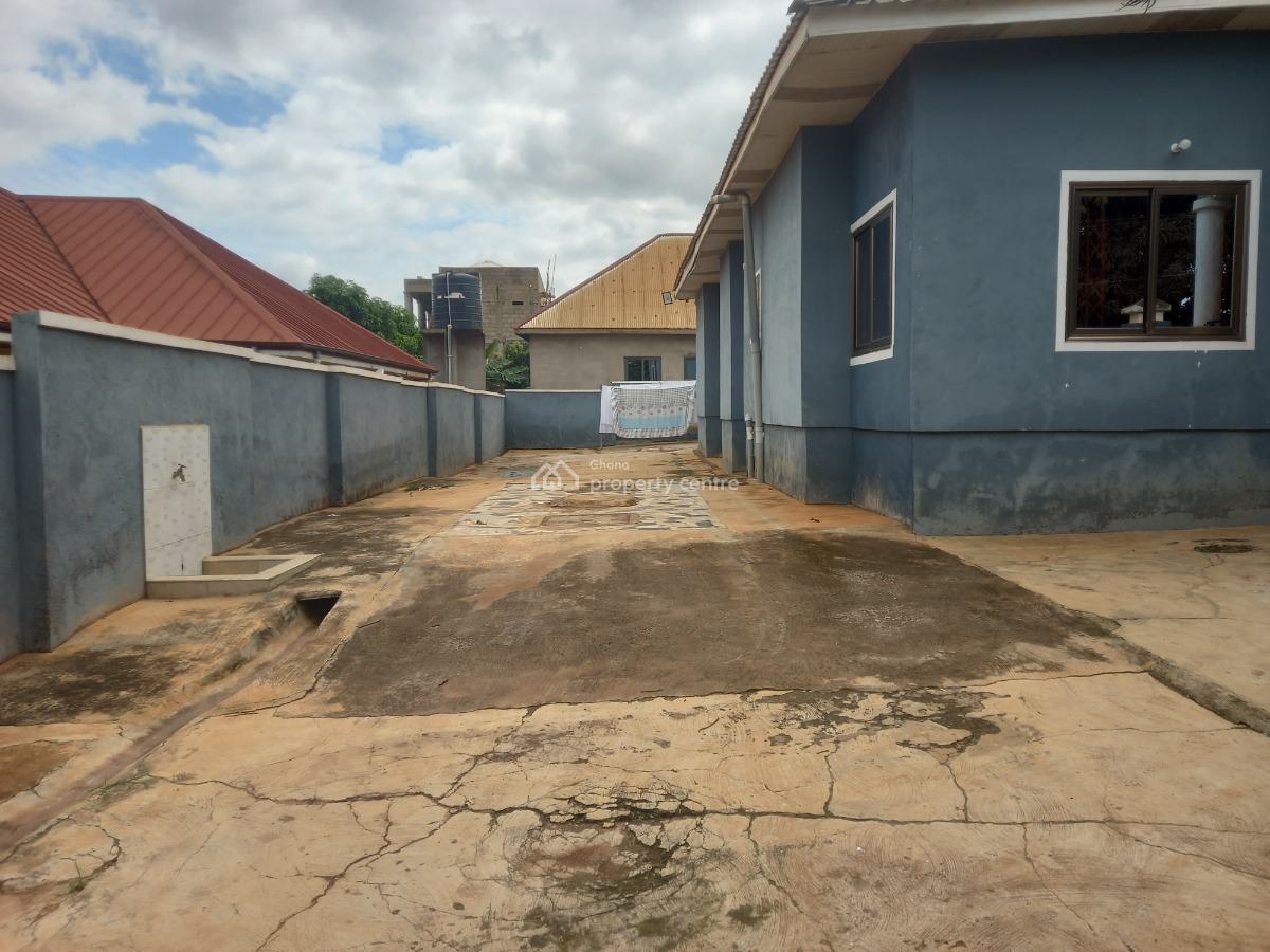 Guest House  ( Operational), Kodie Apagya, Near Kronum Afrancho., Kumasi Metropolitan, Ashanti, Hotel / Guest House for Sale