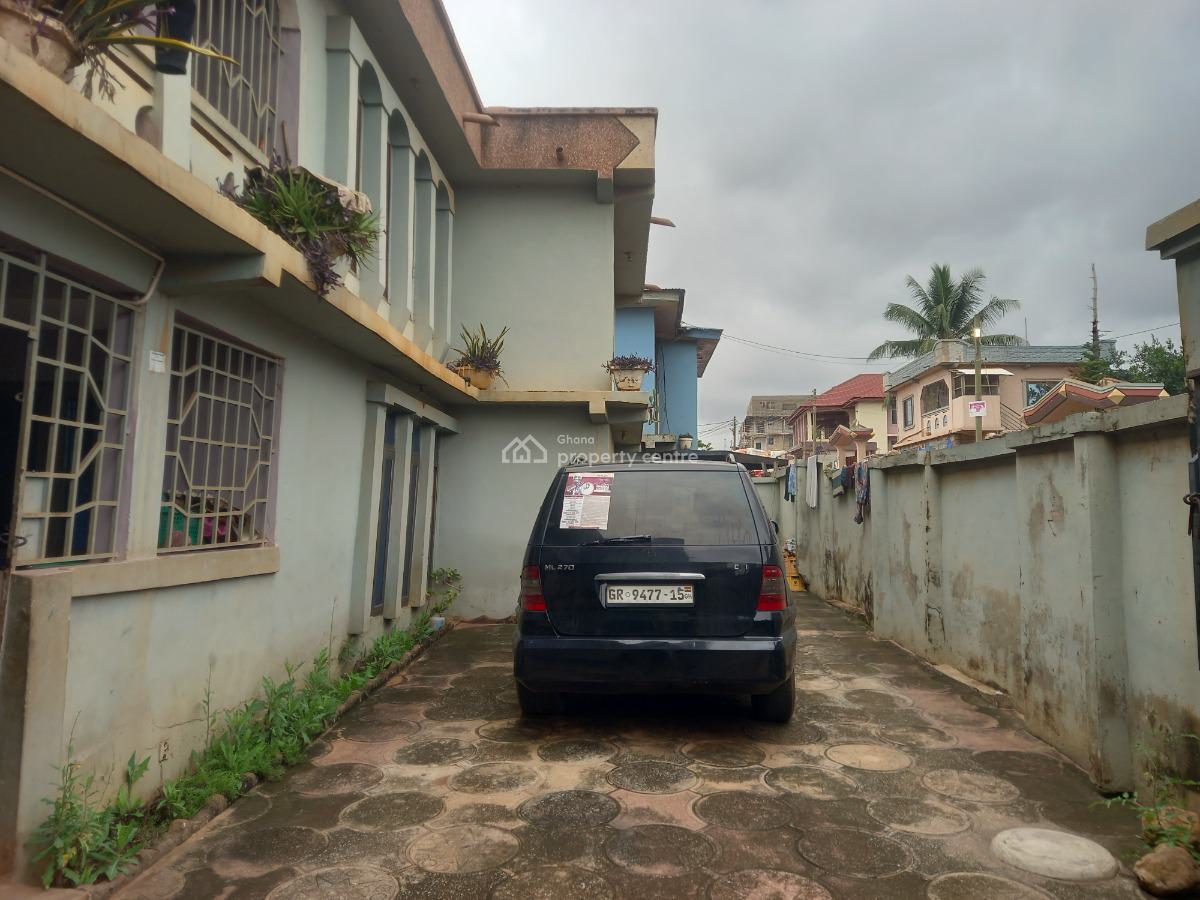 8 Bedrooms, Breman Abusuakruwa, Near Suame Markro, Magazine., Kumasi Metropolitan, Ashanti, House for Sale