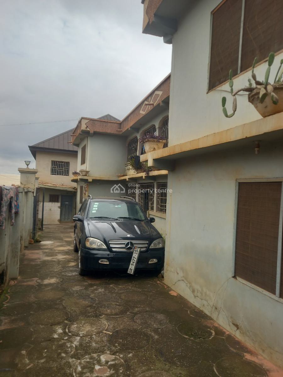 8 Bedrooms, Breman Abusuakruwa, Near Suame Markro, Magazine., Kumasi Metropolitan, Ashanti, House for Sale