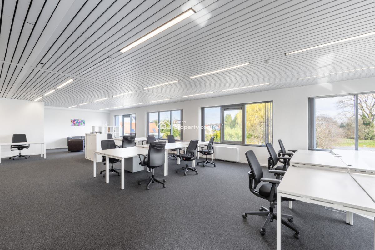 Open Plan Office Space for 15 Persons in Regus Silver Star Tower, Airport City, Liboration Road, 4th Floor, Silver Star Tower, Achimota, Accra, Office Space for Rent