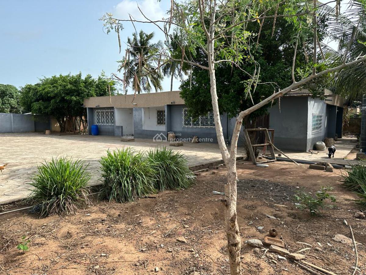 Registered Almost 4 Plots with Old 4brm House @ Anyaa Market, Anyaa Market, Ga Central Municipal, Accra, House for Sale
