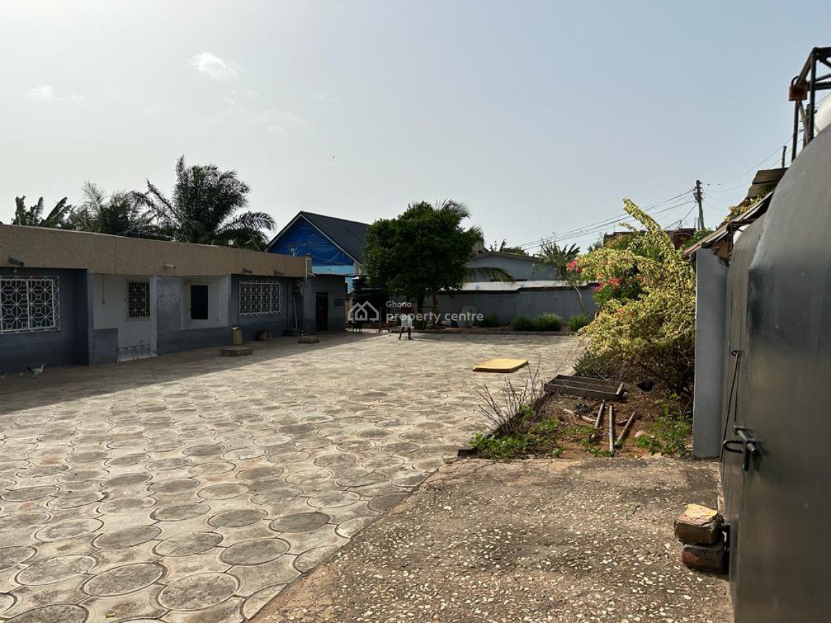 Registered Almost 4 Plots with Old 4brm House @ Anyaa Market, Anyaa Market, Ga Central Municipal, Accra, House for Sale