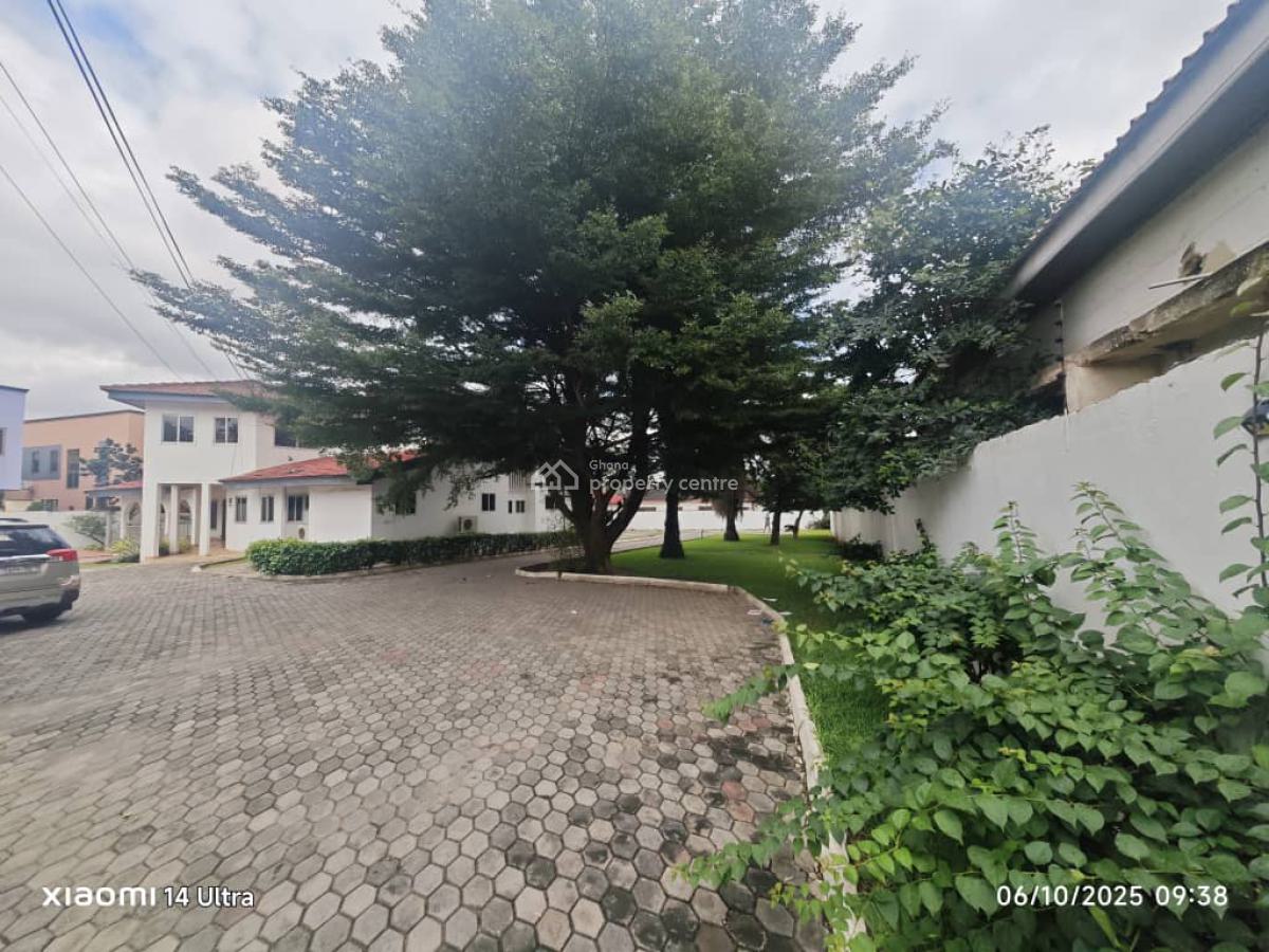 Executive 5 Bedrooms, West Airport, Airport Residential Area, Accra, House for Rent