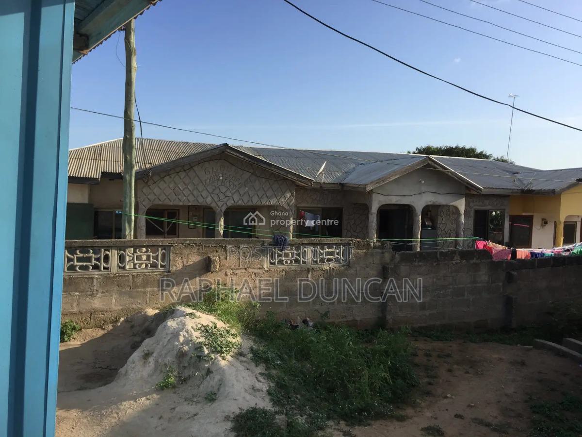 10 Bedroom Block of Flats with Excellent Facilities, New Year Street, Botwe Estat, Agona West Municipal, Central Region, Apartment for Sale