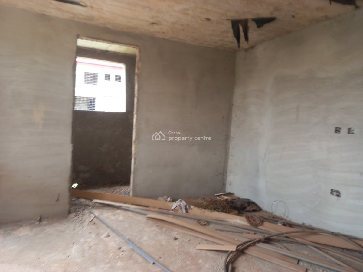 6 Apartments/ Flats., Duase,  Near Buokrom/ Kumasi Airport., Kumasi Metropolitan, Ashanti, Apartment for Sale