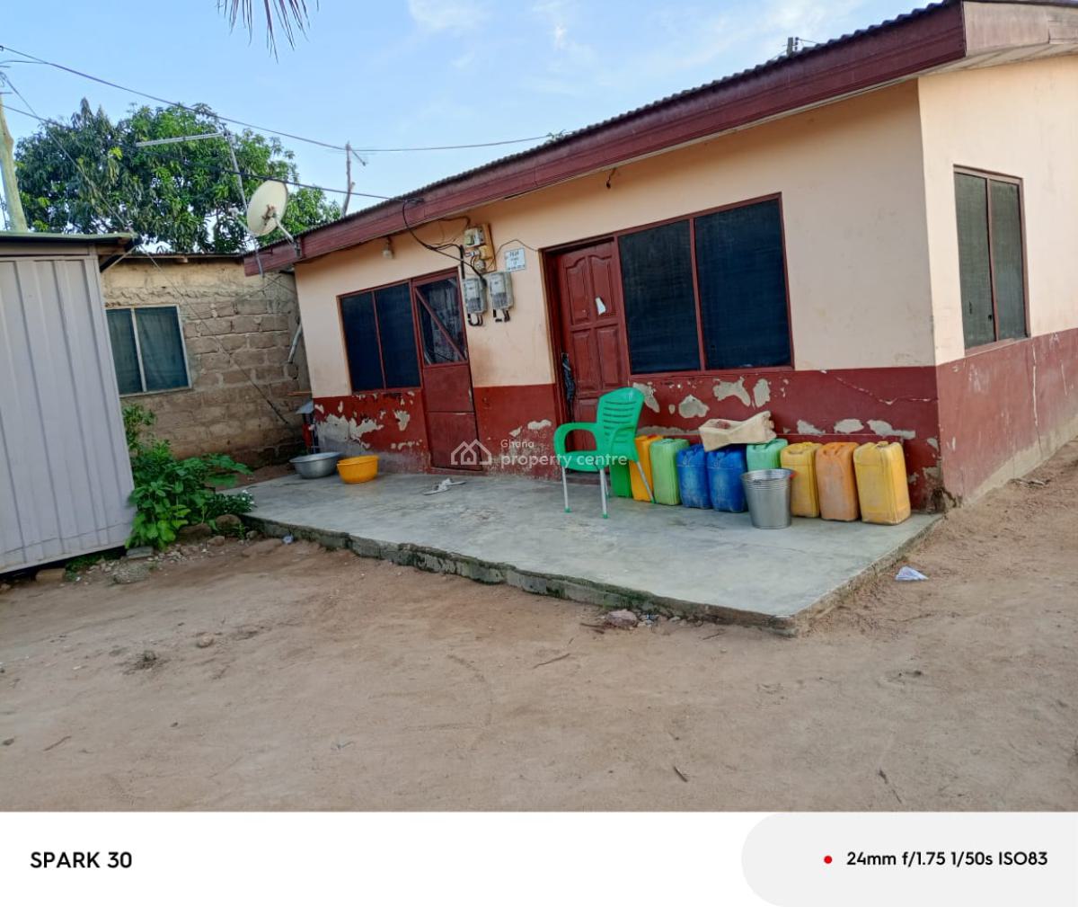 2 Units Ordinary Chamber & Hall on 1 Plot @ Afuaman, Ablekuma, Afuaman, Ga East Municipal, Accra, House for Sale
