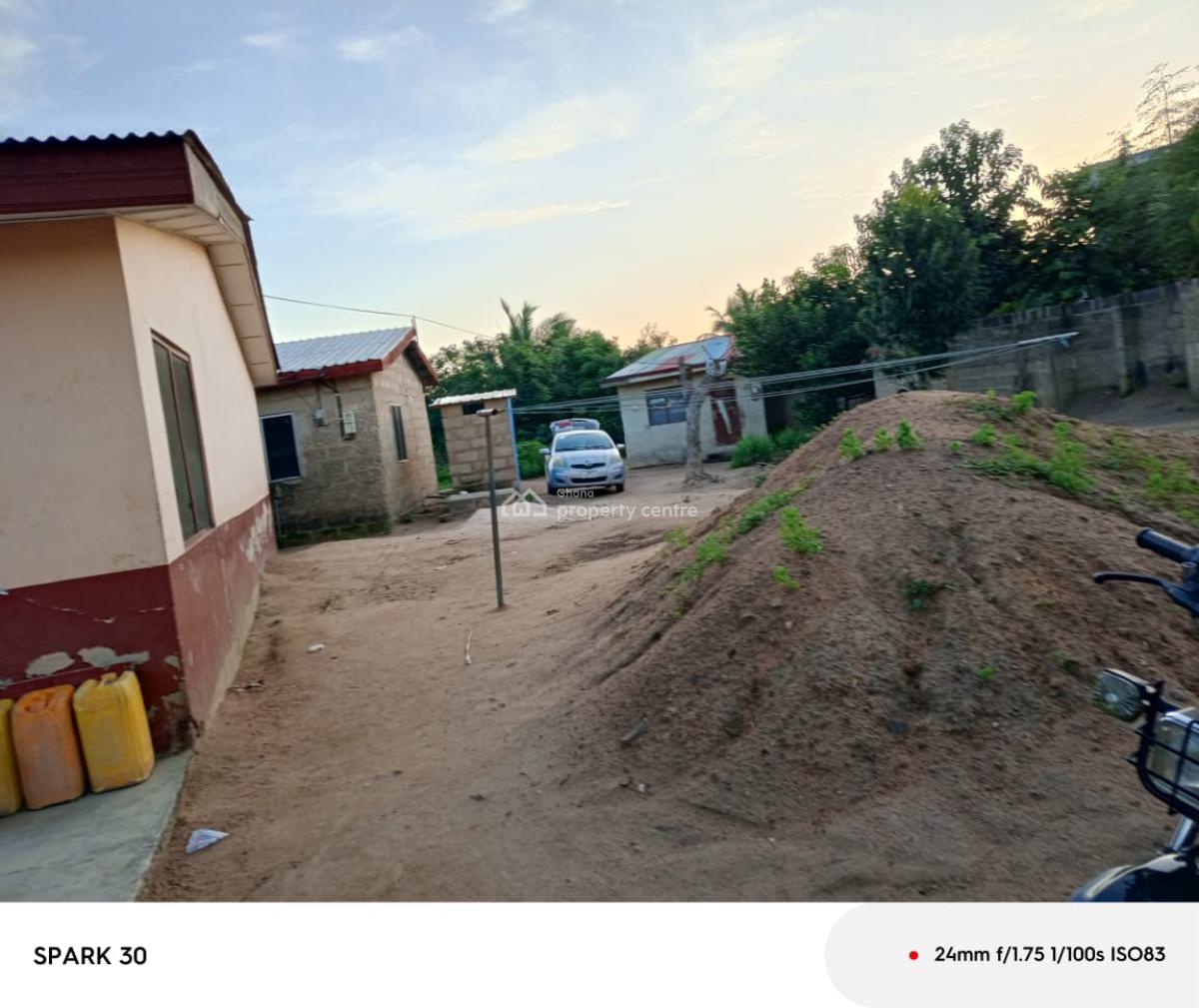 2 Units Ordinary Chamber & Hall on 1 Plot @ Afuaman, Ablekuma, Afuaman, Ga East Municipal, Accra, House for Sale