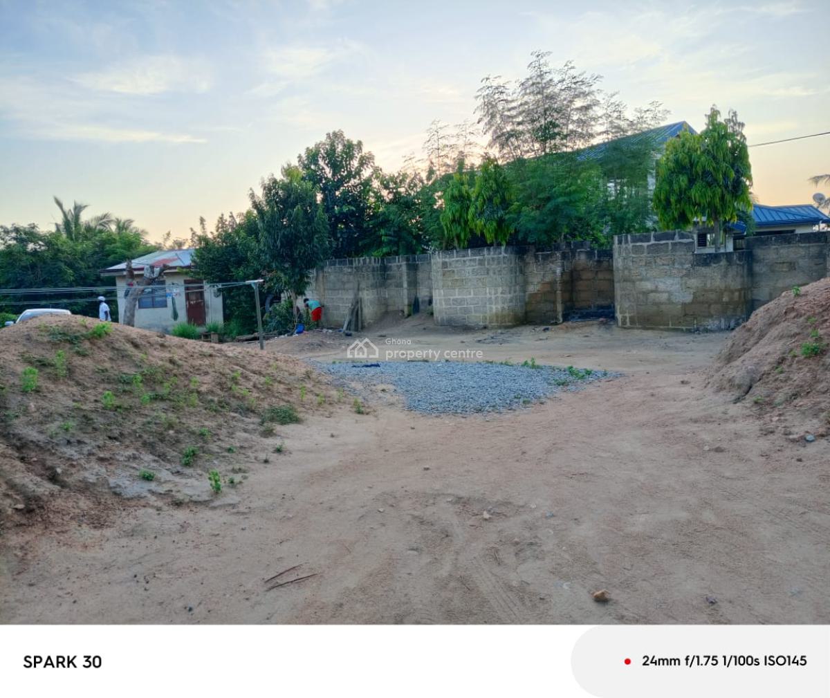 2 Units Ordinary Chamber & Hall on 1 Plot @ Afuaman, Ablekuma, Afuaman, Ga East Municipal, Accra, House for Sale