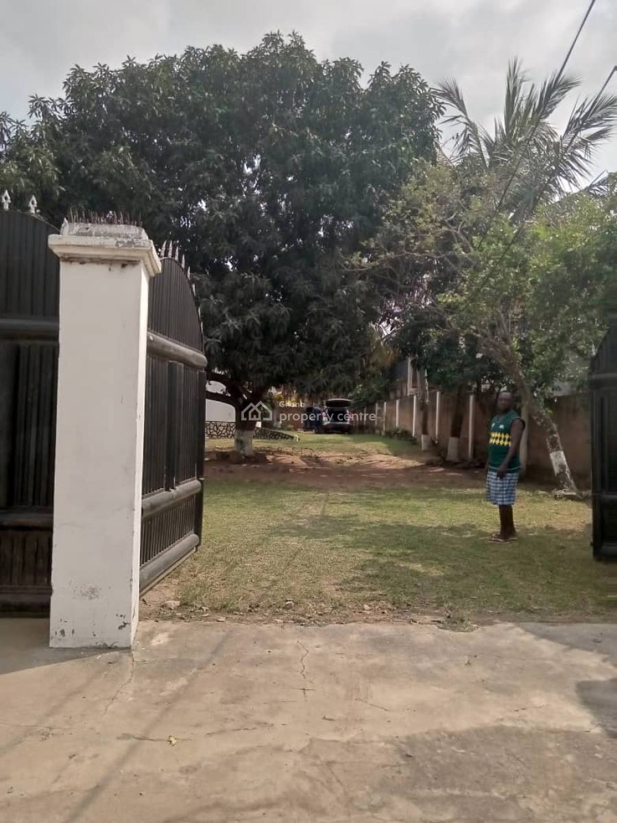 5brm + 2brm Outhouse + 3 Shops on 2 Plots @ Ga Odumase / Sonitra Route, Sonitra Route, Ga West Municipal, Accra, House for Sale