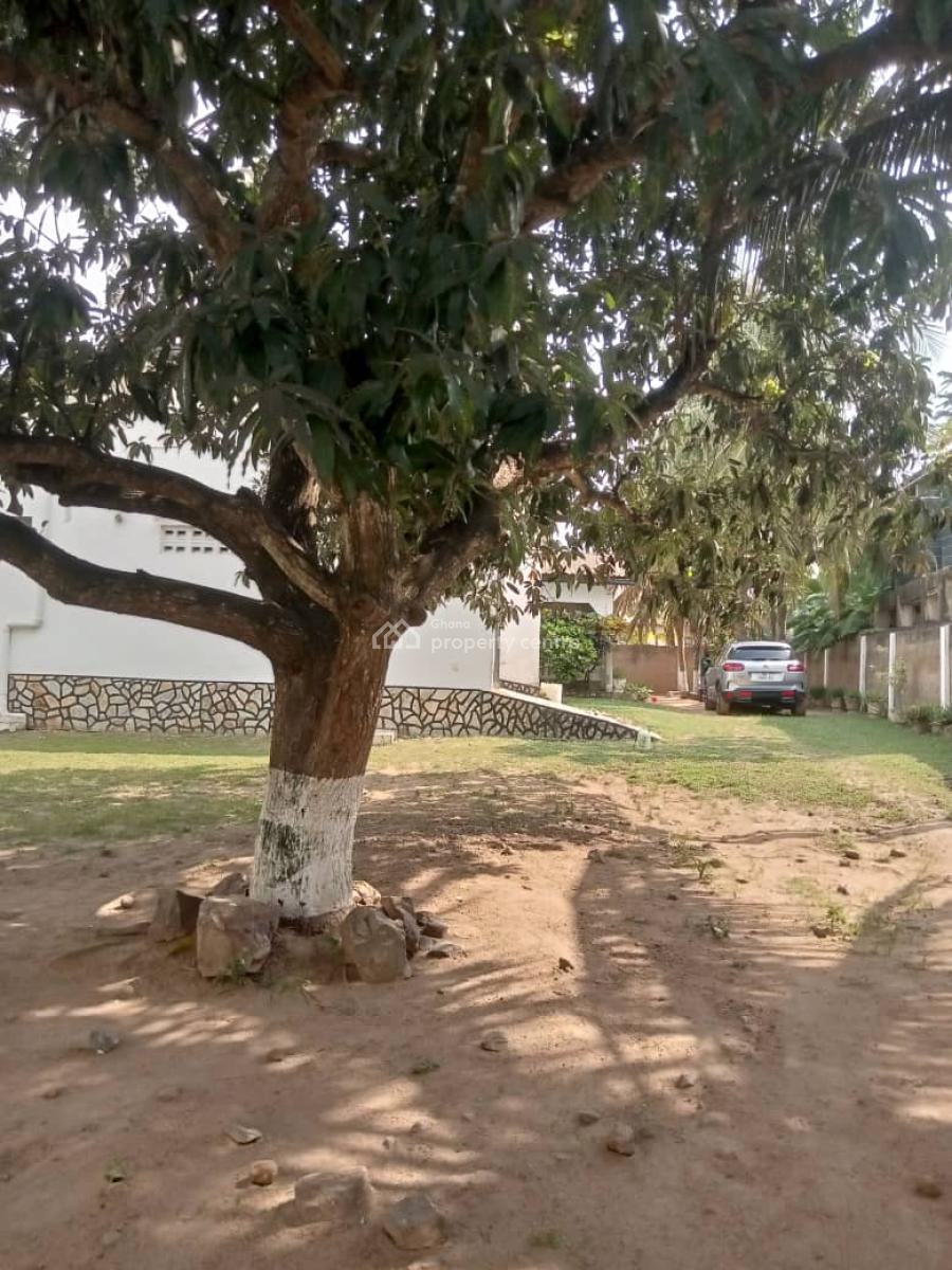 5brm + 2brm Outhouse + 3 Shops on 2 Plots @ Ga Odumase / Sonitra Route, Sonitra Route, Ga West Municipal, Accra, House for Sale