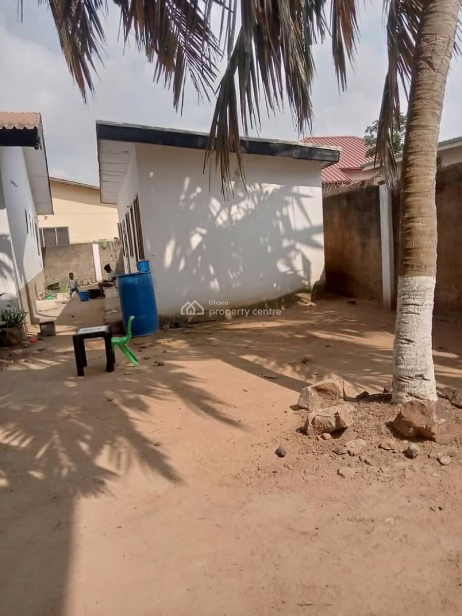 5brm + 2brm Outhouse + 3 Shops on 2 Plots @ Ga Odumase / Sonitra Route, Sonitra Route, Ga West Municipal, Accra, House for Sale