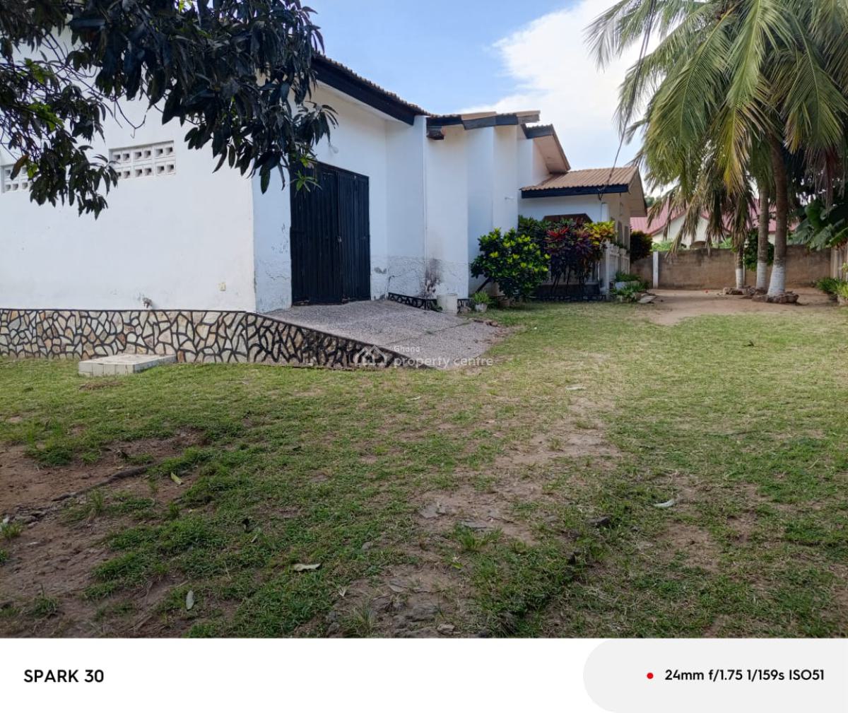 5 Bedroom + 2 Bedroom Outhouse + 3 Shops on 2 Plots, Sonitra Route, Ga West Municipal, Accra, House for Sale