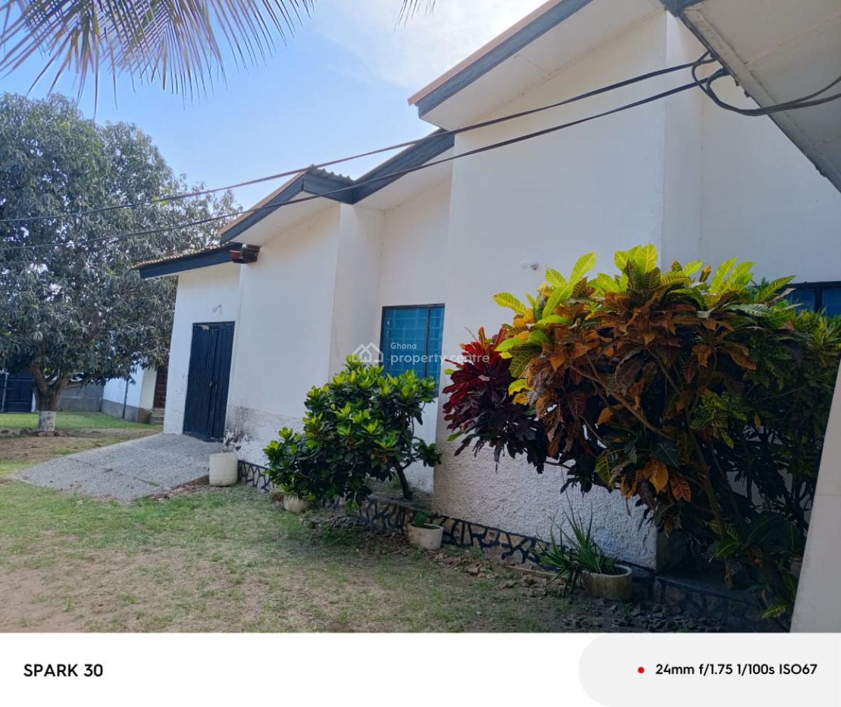 5 Bedroom + 2 Bedroom Outhouse + 3 Shops on 2 Plots, Sonitra Route, Ga West Municipal, Accra, House for Sale