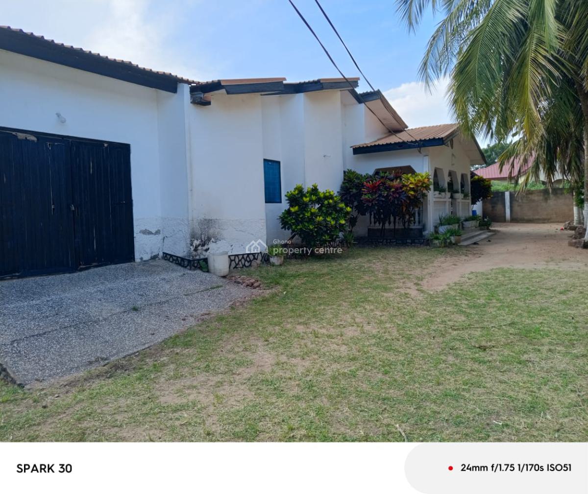 5 Bedroom + 2 Bedroom Outhouse + 3 Shops on 2 Plots, Sonitra Route, Ga West Municipal, Accra, House for Sale