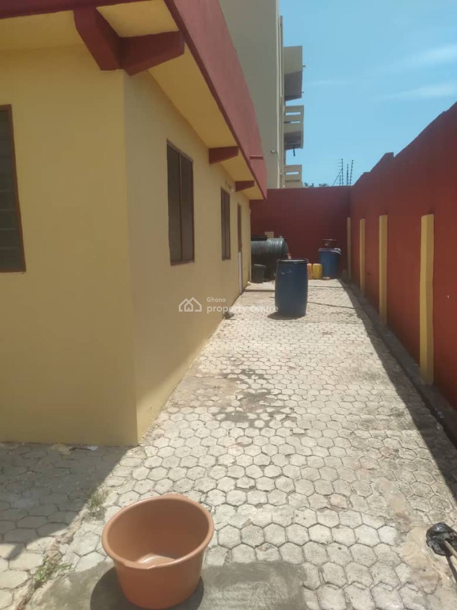Titled 2 Units of  3brm Apartments on One & Half Plots @ Kwashieman ,, Kfc Area, Kwashieman, Accra, Apartment for Sale