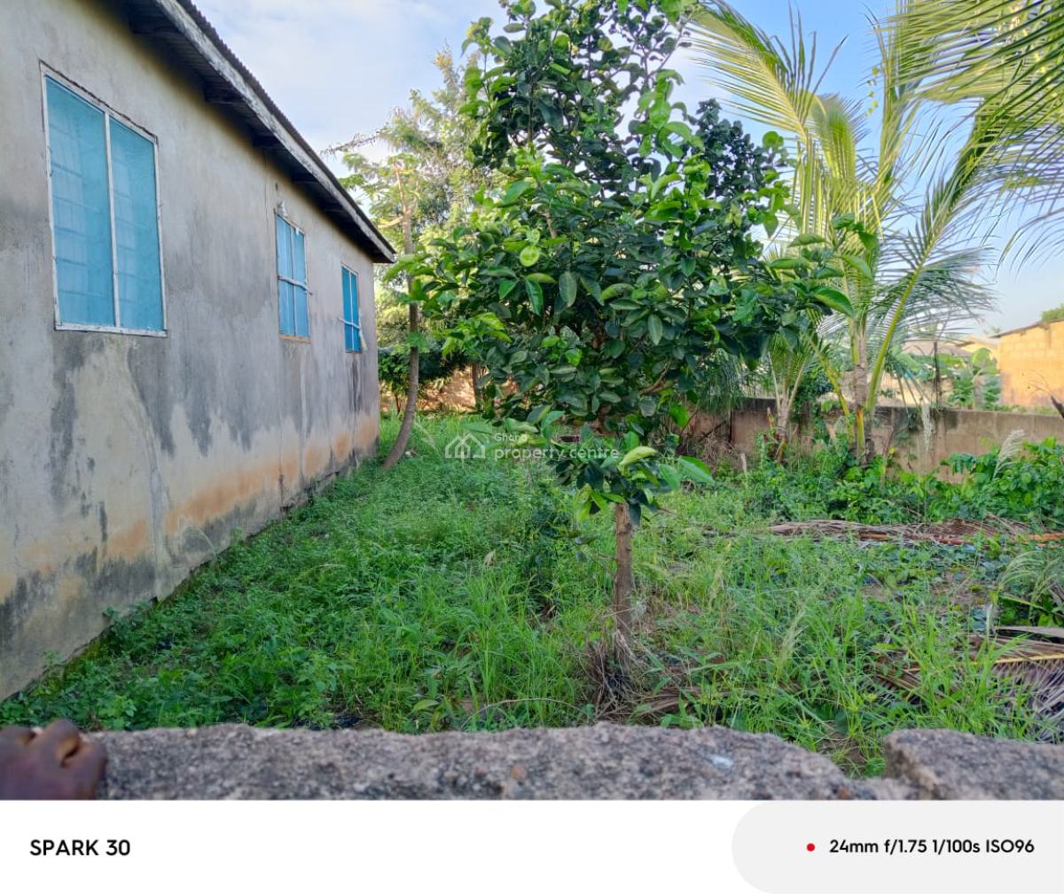 Old 4brm House on Spacious Land @ Nsakina Ablekuma  , Accra, Ablekuma Nsakina, Ga East Municipal, Accra, House for Sale