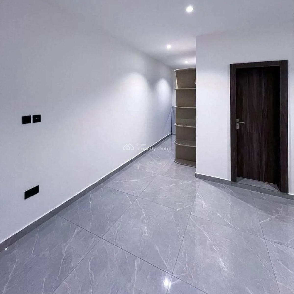 Executive Furnished 4-bedroom, Cantonments, Accra, Townhouse for Rent