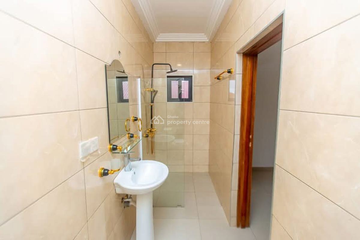 Lovely 3-bedroom Property  @ Oyarifa, Oyarifa, La Nkwantanang Madina Municipal, Accra, House for Sale