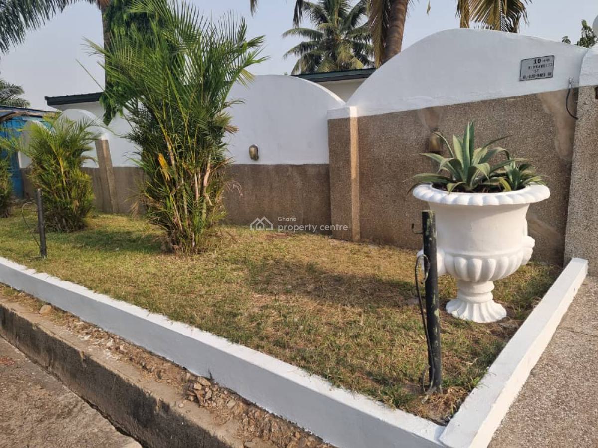 3 Bedroom House with 2 Bqs with Extra Land Space, Nyaniba Estate, Osu, Accra, House for Sale