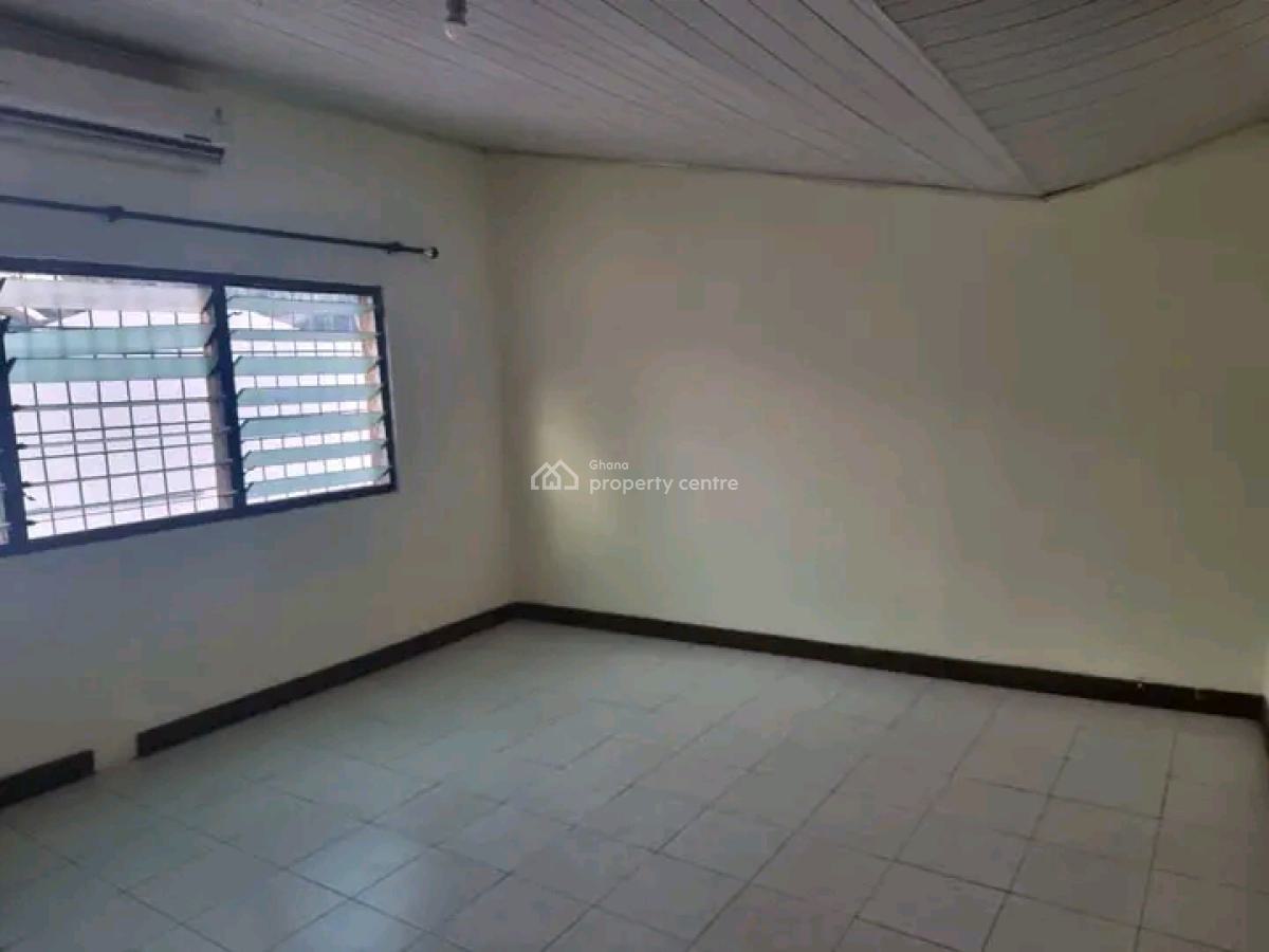 3 Bedroom House with Bq with Extra Land Space, Nyaniba Estate, Osu, Accra, Office Space for Sale