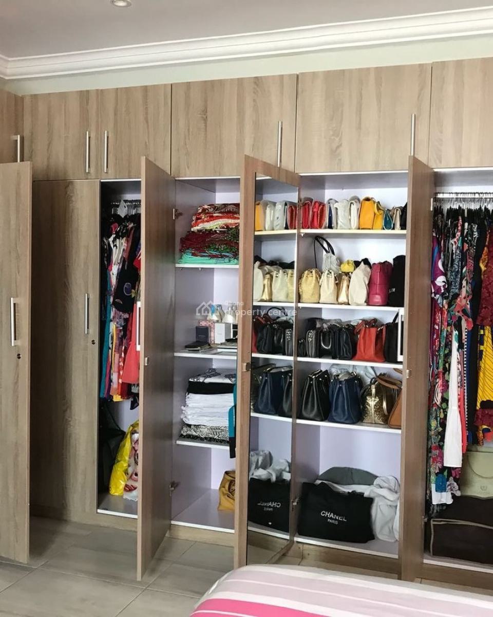 Executive Fully Furnished Gated Compound 3-bedrooms, Abelemkpe, Accra, Townhouse for Sale