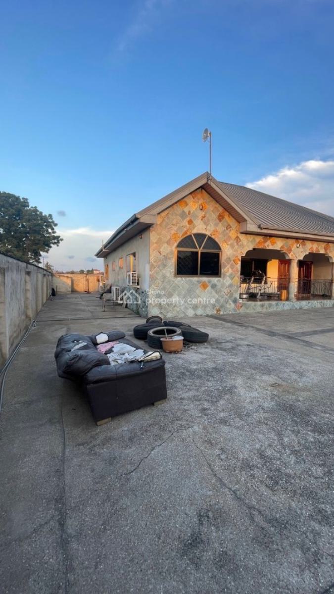 5 Bedrooms at Ablekuma Nsakina, Nsakina, Ablekuma South, Accra Metropolitan, Accra, Detached Bungalow for Rent