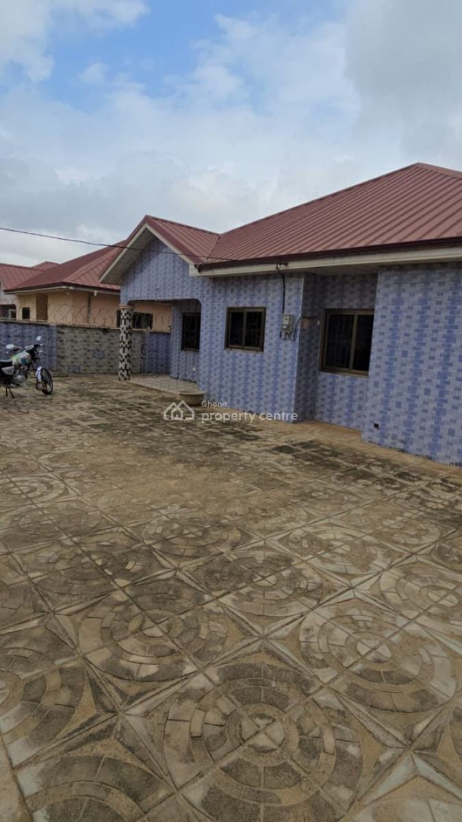 *registered 2 Master Brm House on Half Plots @ Kasoa*, Adom Estate, Kasoa, Awutu-senya East, Central Region, House for Sale