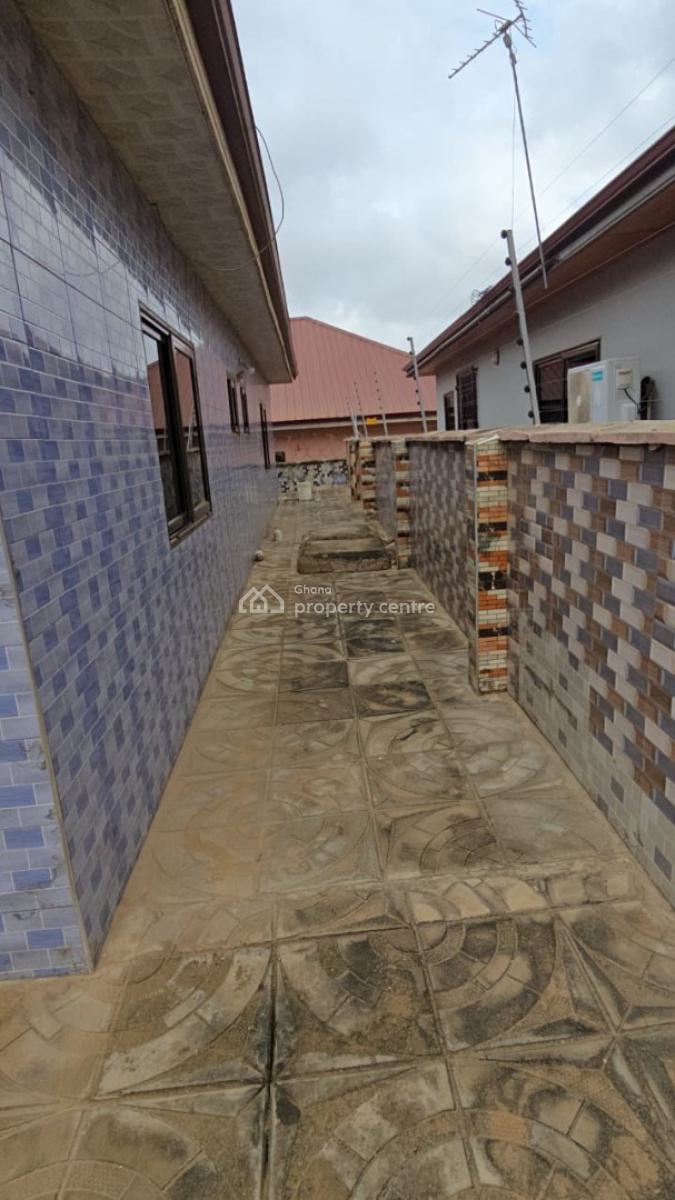 *registered 2 Master Brm House on Half Plots @ Kasoa*, Adom Estate, Kasoa, Awutu-senya East, Central Region, House for Sale