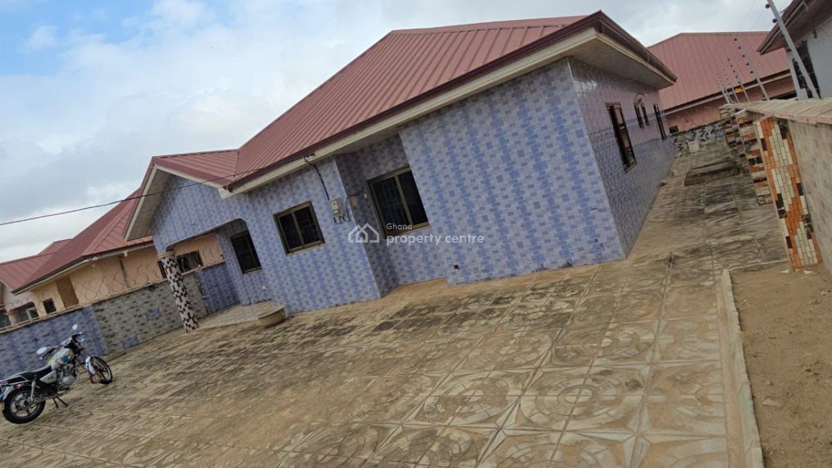 *registered 2 Master Brm House on Half Plots @ Kasoa*, Adom Estate, Kasoa, Awutu-senya East, Central Region, House for Sale