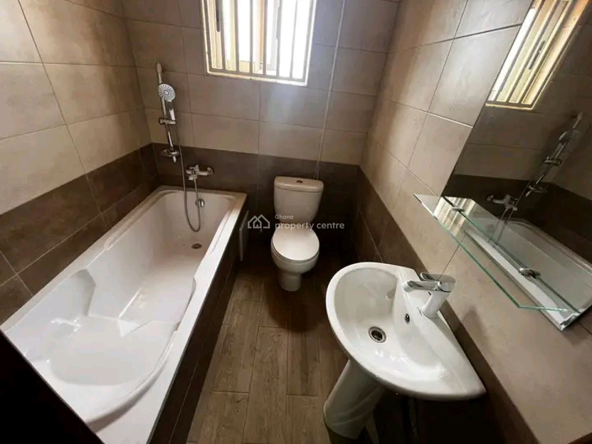 Executive 3 Bedroom House, Oyarifa, La Nkwantanang Madina Municipal, Accra, Terraced Bungalow for Sale