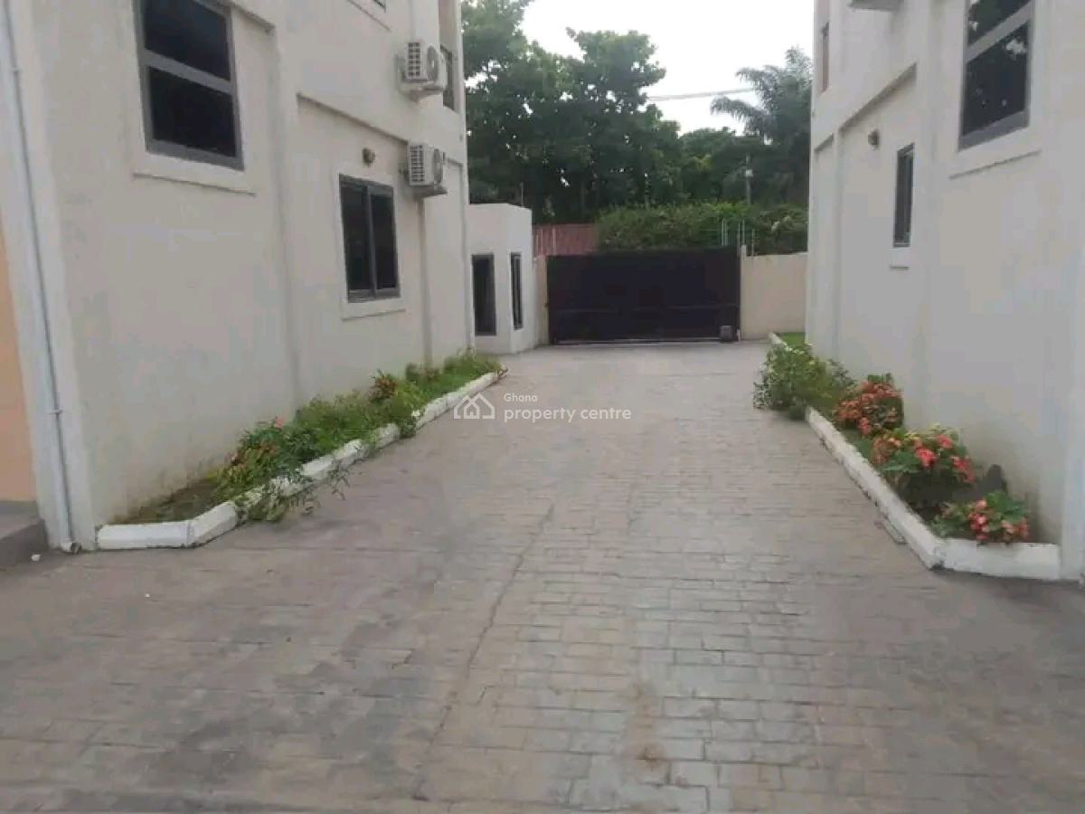 Executive 3-bedroom Smart Home+bq @ Airport, Airport Residential Area, Accra, Townhouse for Rent